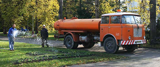 Škoda 706 RT – kropicí a mycí cisterna